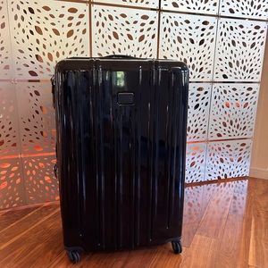 Tumi 4 wheel roller suitcase